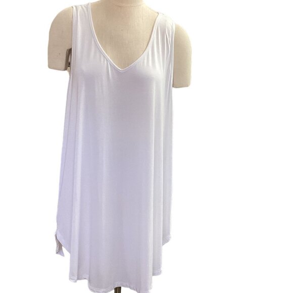 Torrid Super Soft Knits V-Neck Sleeveless Tank Top Sz 3 (22/24/3X) White #130M - Picture 1 of 7